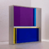Escultura Módulo de acrílico série Android #11, coleção Romildo Silva Fº. Elaborado em acrílico translúcido roxo, azul claro, azul escuro e amarelo. Moldura em acrílico branco.