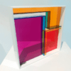 Escultura Módulo de acrílico série Android #14. Elaborado em acrílico translúcido roxo, laranja, amarelo, vermelho, azul e verde. Moldura branca.