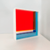 Módulo de acrílico série Spectrum - RSF 1.31. Elaborada em acrílico transparente nas cores azul, rosa e amarelo. Moldura em acrílico Branco. 